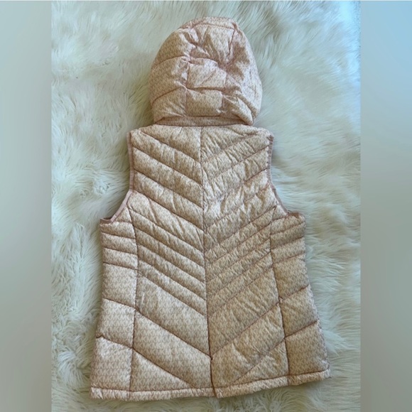 New! Michael Kors Down Sleeveless Vest - Picture 11 of 16